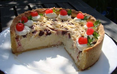Meggyes, mandulás túrótorta